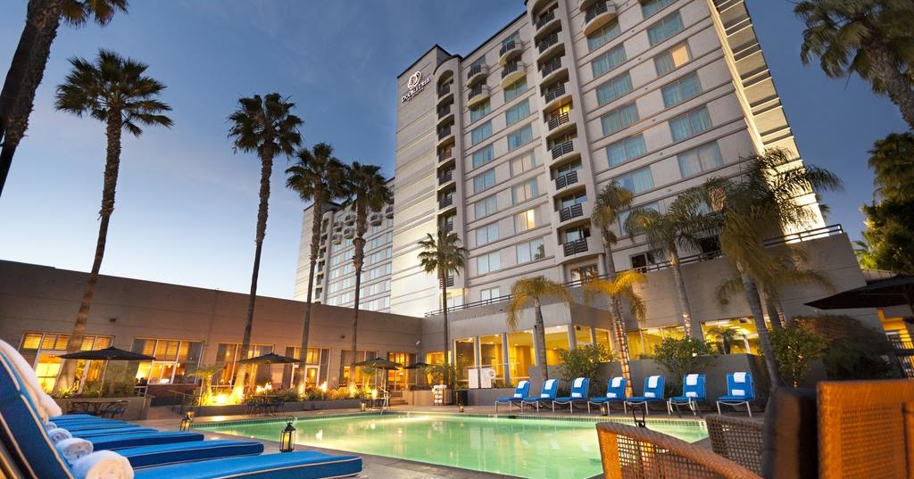 DoubleTree by Hilton San Diego Hotel Circle Travel Deals 2022